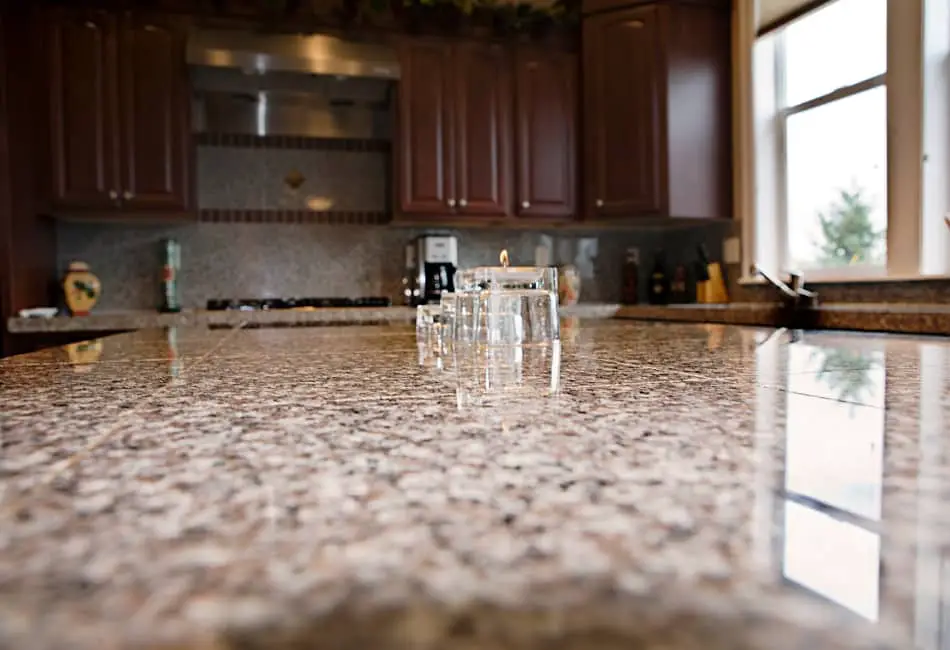 So what adhesive can you use quartz backsplash? You can use the following adhesive for your quartz backsplash